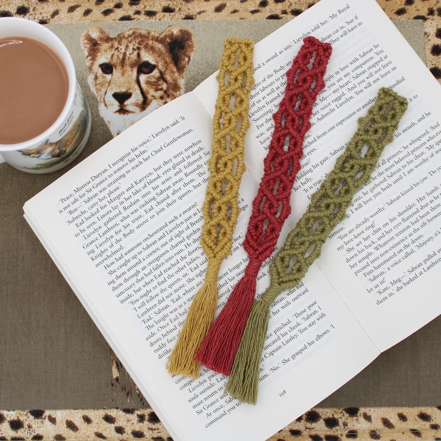 Macrame bookmark