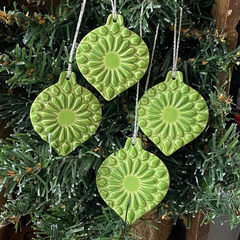 Set of four lightweight ceramic baubles green