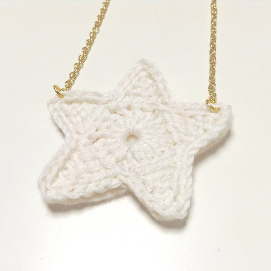 Bright Star Crochet Necklace- Vanilla
