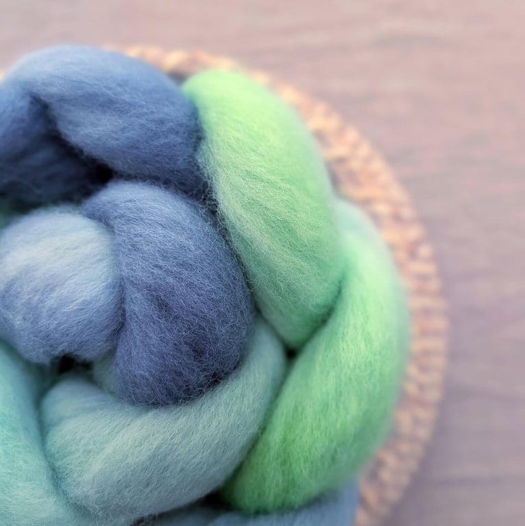 Hand Dyed Polwarth Top 98g Spinning Fibre - Seafoam