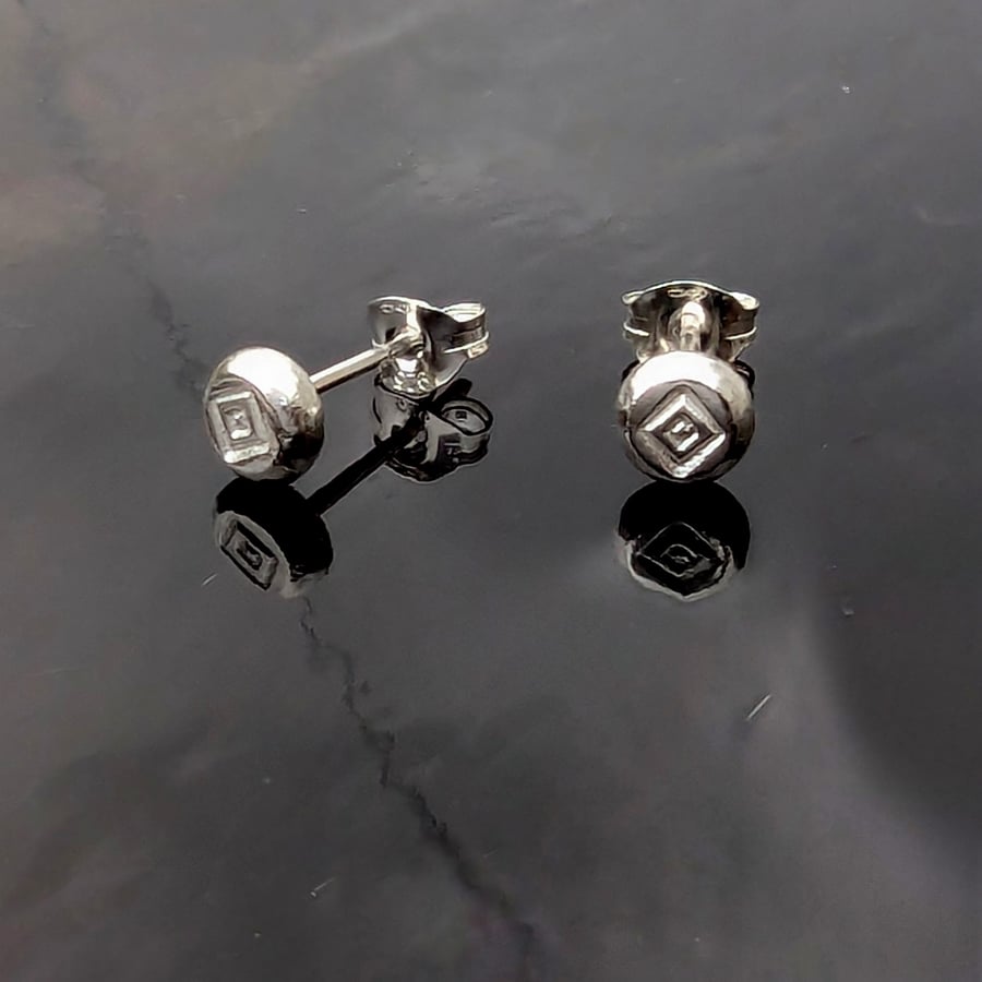 Diamond Symbol stud earrings: Stud earrings