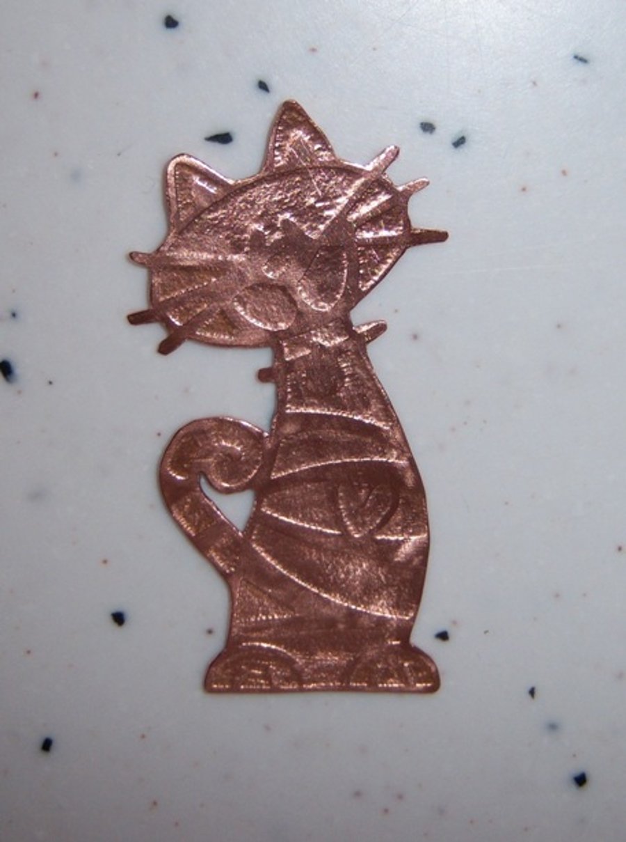 Cheeky cat coat brooch in etched copper