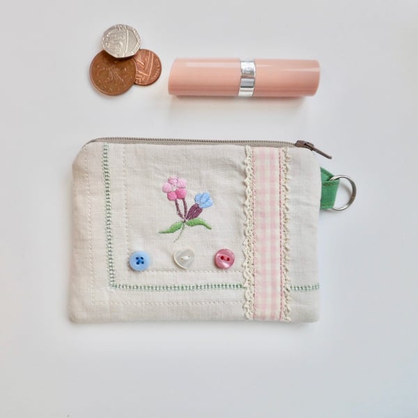 Coin purse in reclaimed embroidered cloth with vintage style trim