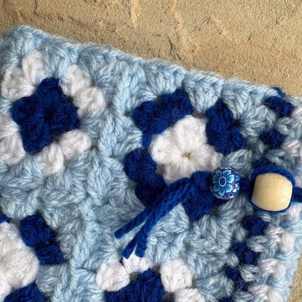 Zippered pouch for storing small items