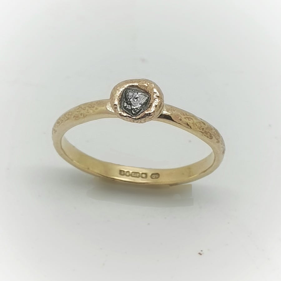 9 carat gold raw diamond ring size O