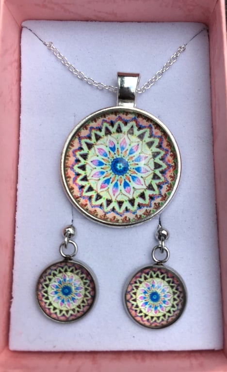 Glass Mosaic Effect Pendant Necklace and Drop Earrings Set - Chrysanthemum