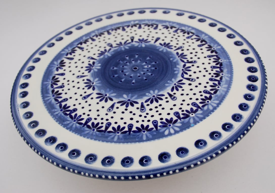 blue and white cake stand
