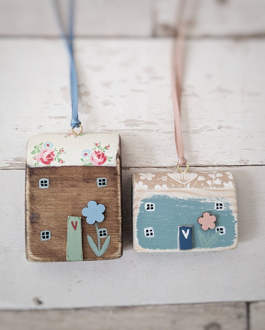 Set of 2 Wooden Floral House Hanging Decorations