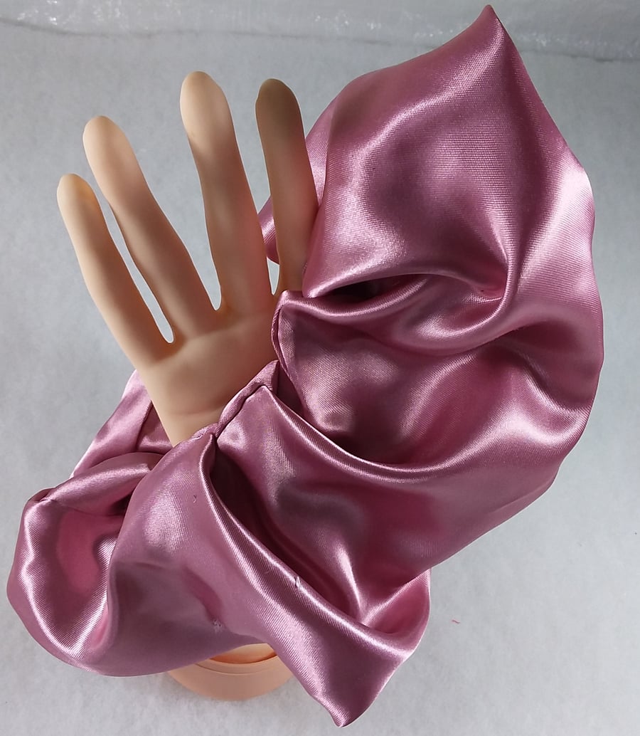 BAUREL, Messy Bun, Effortless style, Ponytails