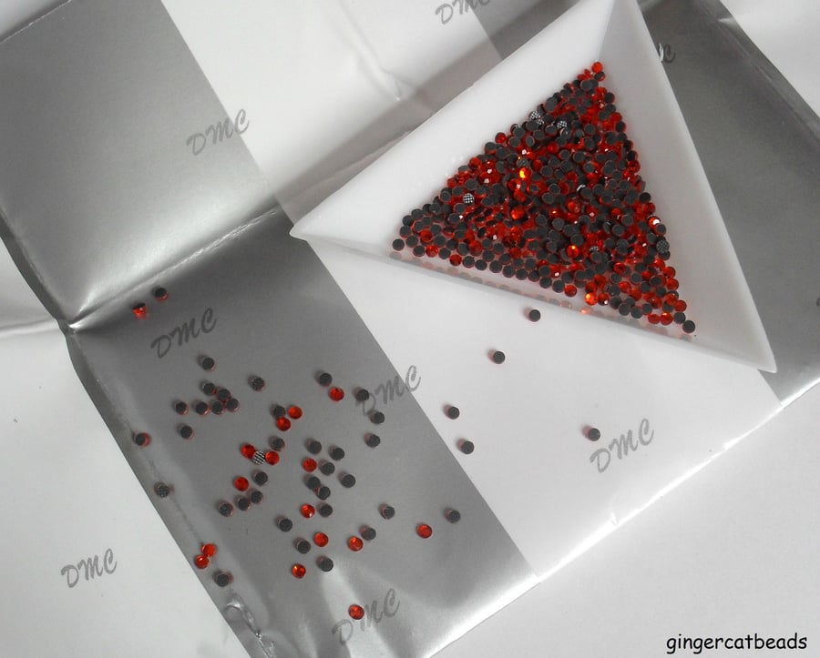 144 x DMC Hotfix Rhinestones - SS6 - 2mm - Hyacinth 