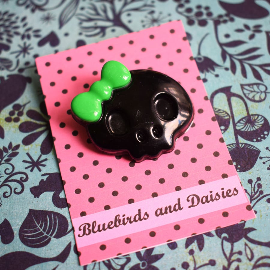Kawaii Skull and Bow Brooch