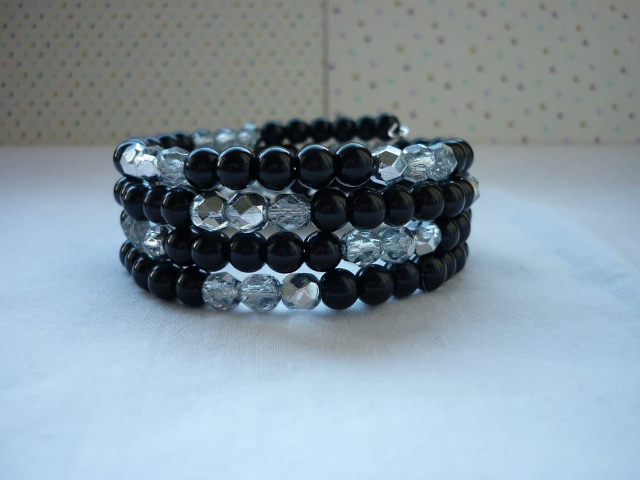 BLACK, SILVER AND CRYSTAL MEMORY WIRE BRACLET.  961