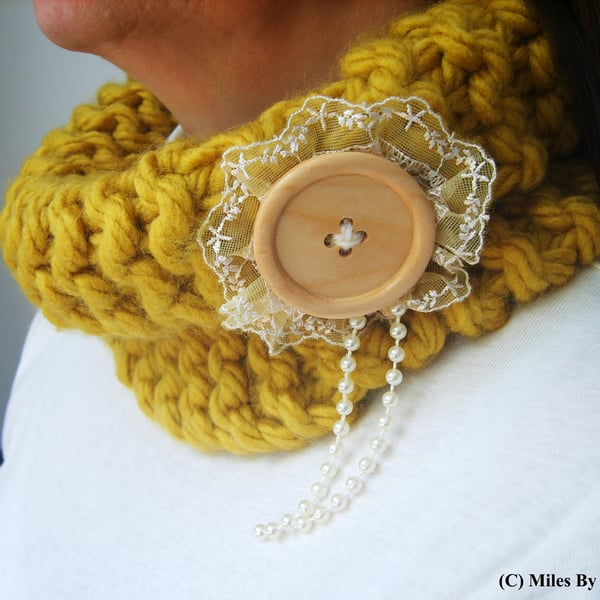 Vintage Style Ochre Chunky Neck Warmer