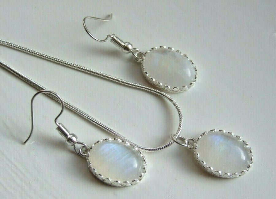 Blue Flash Moonstone Healing Gemstone Silver Plated Necklace & Earrings Set