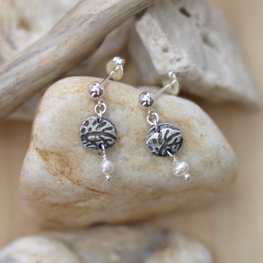 Little Patterned Disc and Pearl Earrings