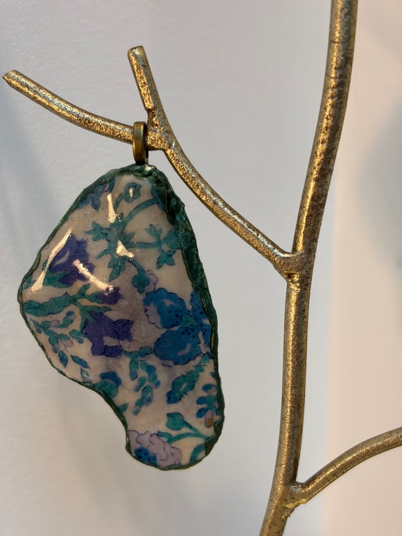 Small clam shell blue floral liberty pendant