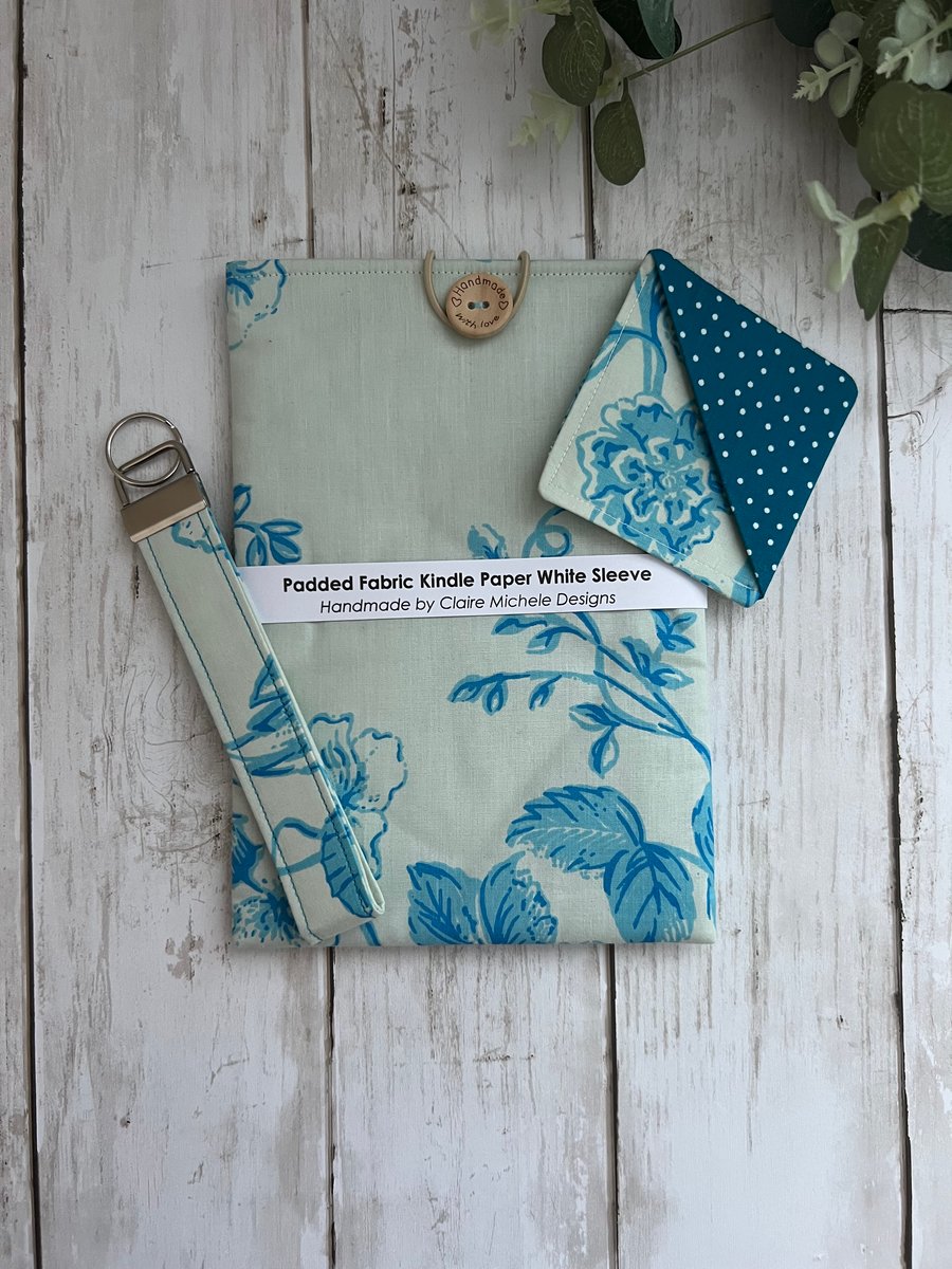 GIFT SET: Kindle Paper White Cover, Bookmark & Key Fob, Stocking Filler
