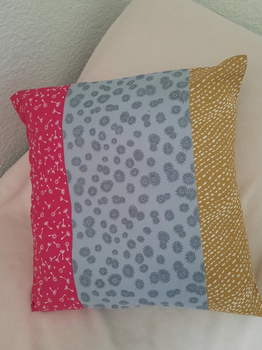 Decorative throw cushion cover