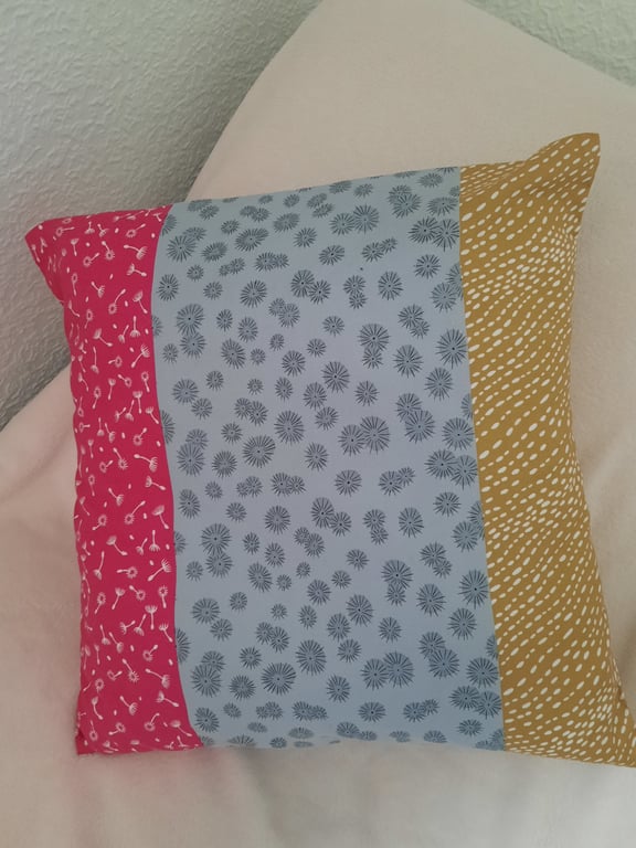 Decorative throw cushion cover