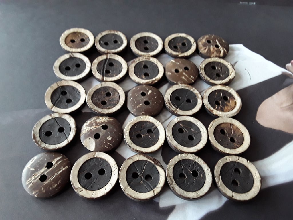 7 8" 22.4mm 36 Ligne Designer Real Coconut Buttons LAST 30 pieces