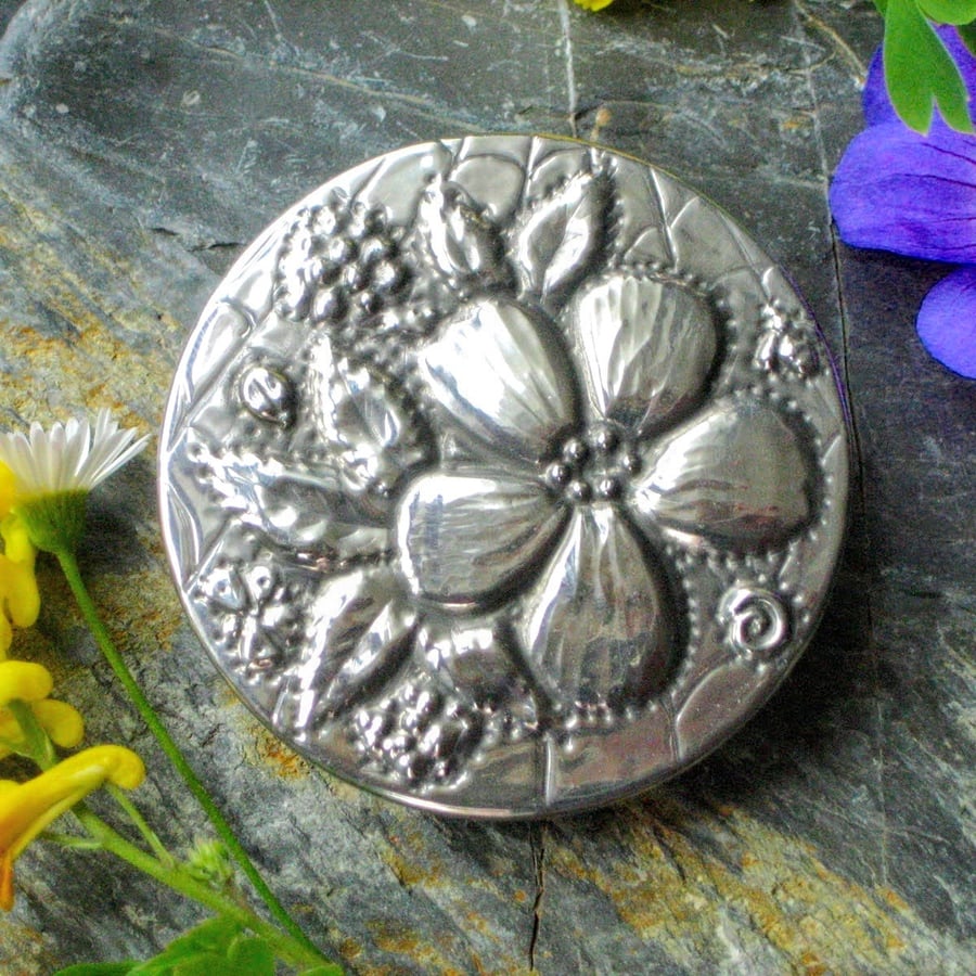 Flowers and Berries Brooch, Jewellery in Silver Pewter