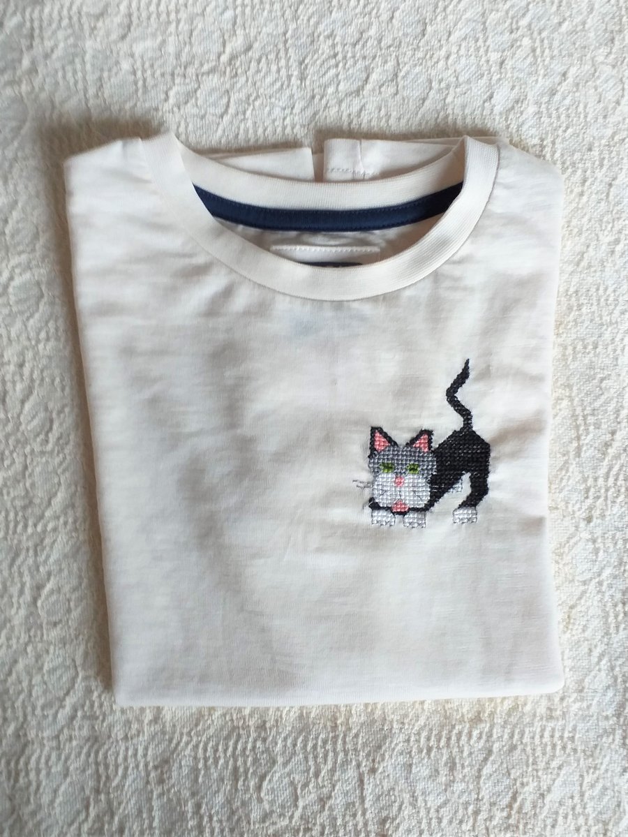 Cat, T-shirt,  Age 3-4, hand embroidered
