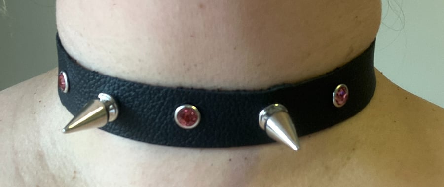 Black leather choker with 2 Spikes and 3 Pink Gemstones