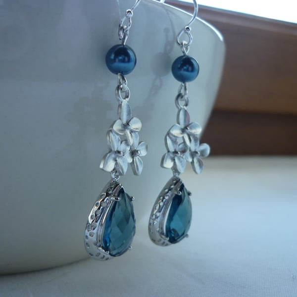 SAPPHIRE BLUE AND STERLING SILVER EARRINGS.  734