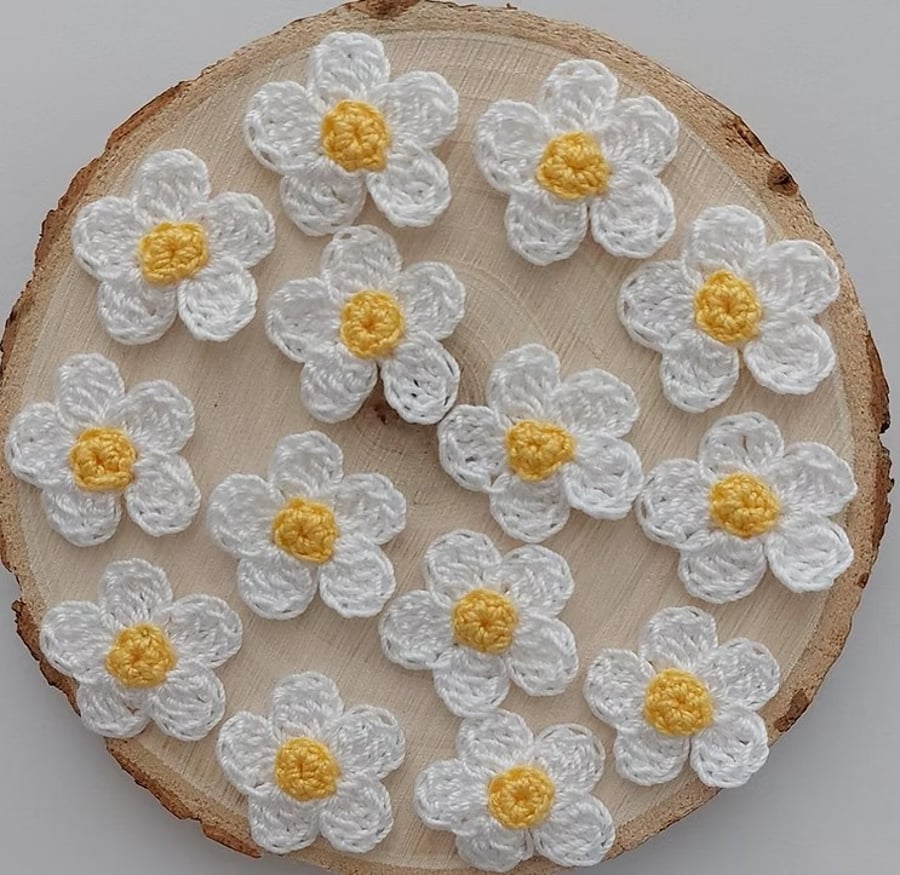 Miniature Crochet Daisy Set - Delicate White Flower Embellishments for Weddings,
