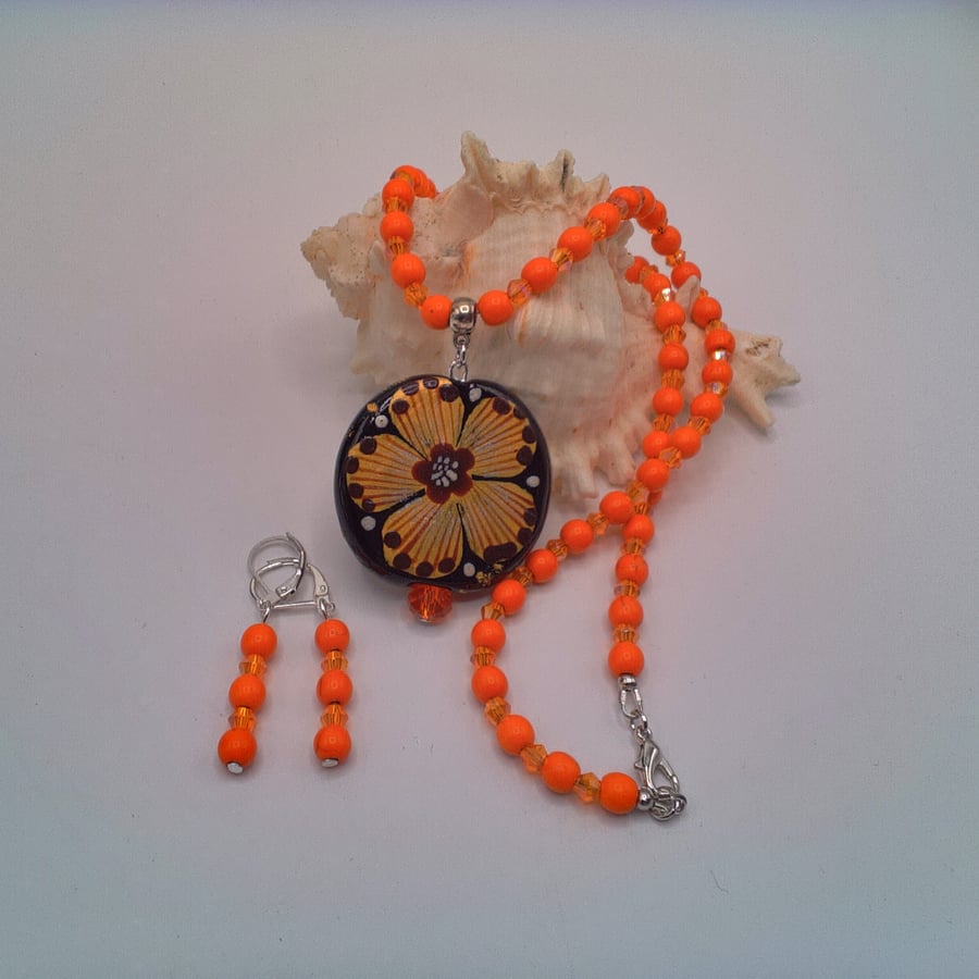 Floral Pattern Black Glass Circle on an Orange Howlite Necklace & Earrings 