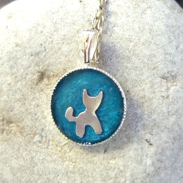 Cat resin pendant in sterling silver