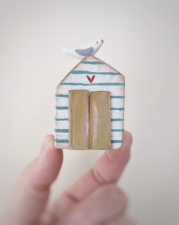 Hand Painted Wooden Beach Hut with Seagull 