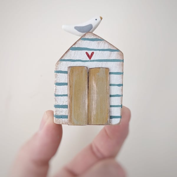 Hand Painted Wooden Beach Hut with Seagull 