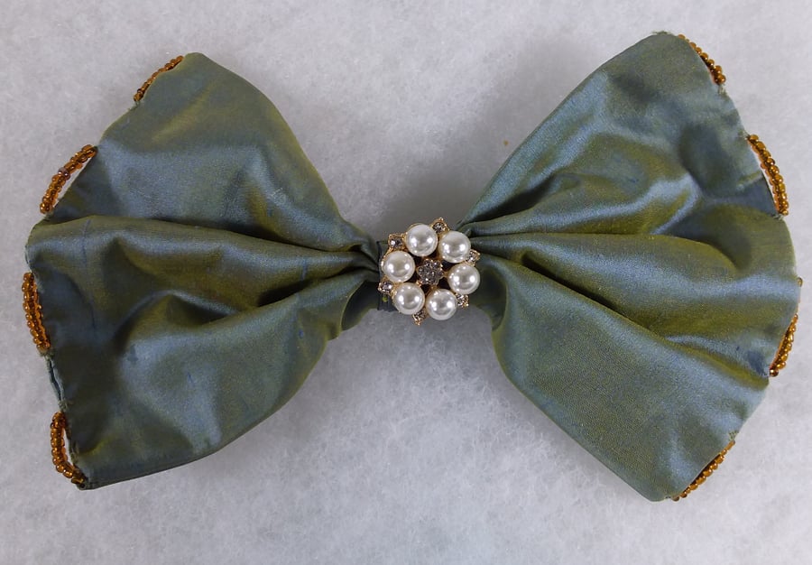 ANNUA, Glam hair piece, Hair bow, Luxury Folksy