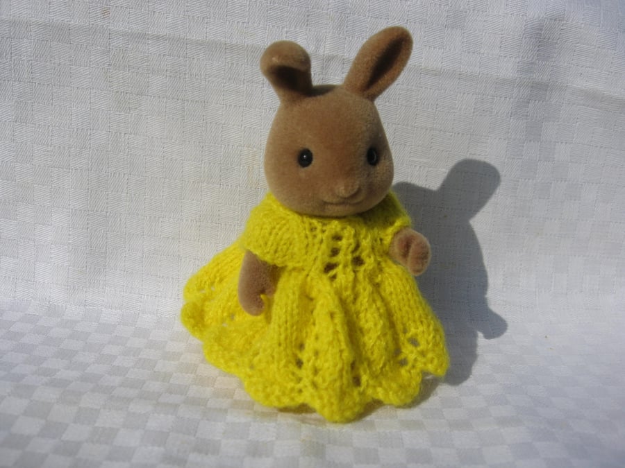 Hand-knitted dress and pants for Sylvanian mother 3 inches tall
