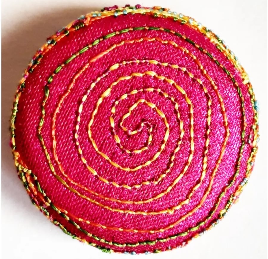 One Inch Badge Flower Fabric Badge with Free Machine Embroidery 