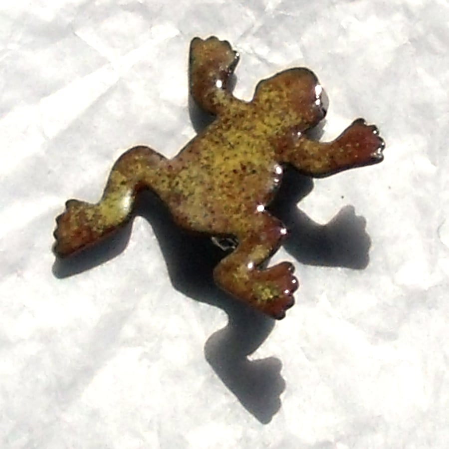 golden brown frog - brooch