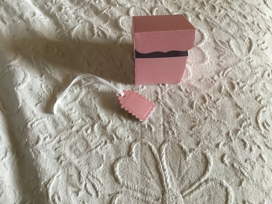 Gift bix. Self assembly. Wedding favour box. Jewellery gift box. CC466