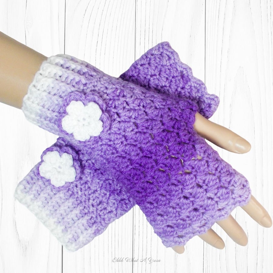 Crochet gloves. Purple, lilac and white ombre fingerless gloves. Purple gloves.