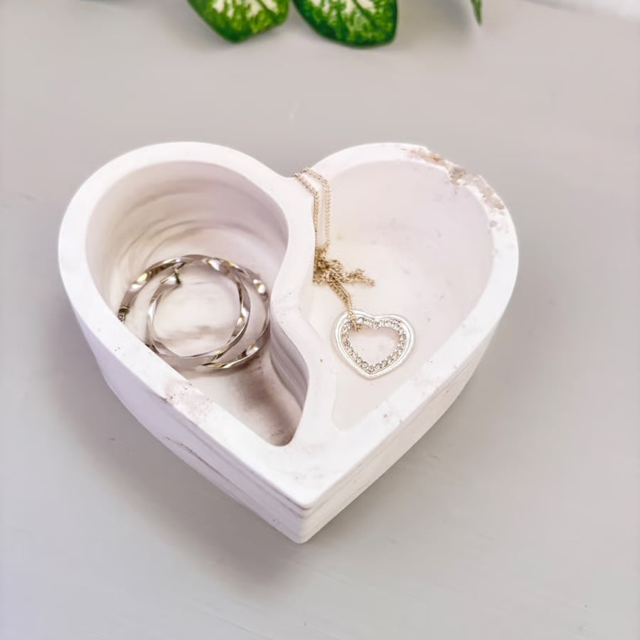 Marbled Heart Trinket Dish – Twin Compartment Jewellery Holder
