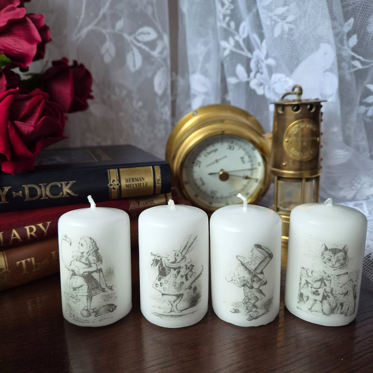 Alice in wonderland candles set