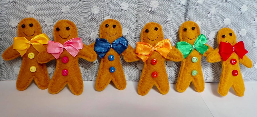 Christmas Gingerbread Man brooch, Gingerbread Man, Christmas brooch, Felt brooch