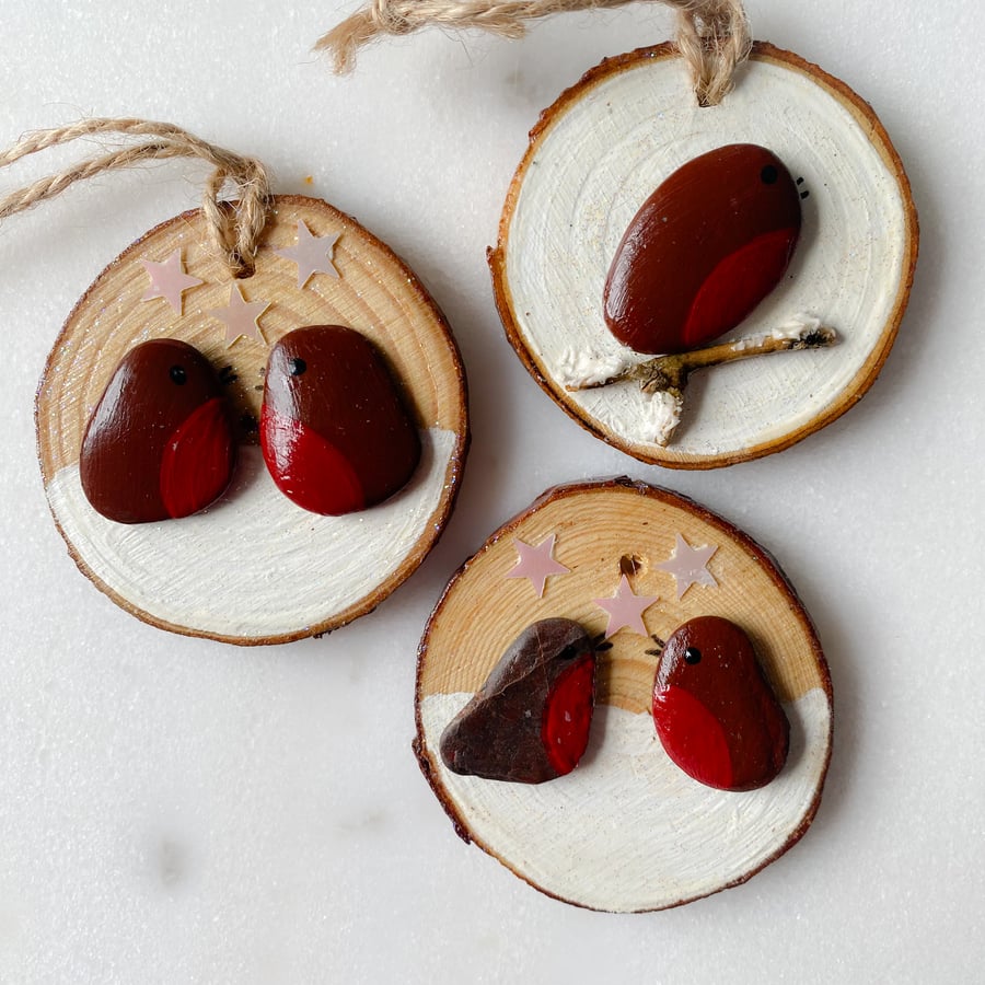 Set of three Pebble Robin hanging wood slice 