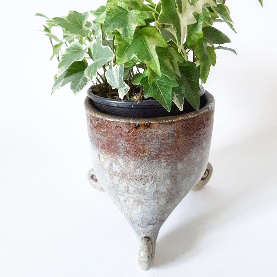 Plant Pot Holder with 3 Spiral Feet