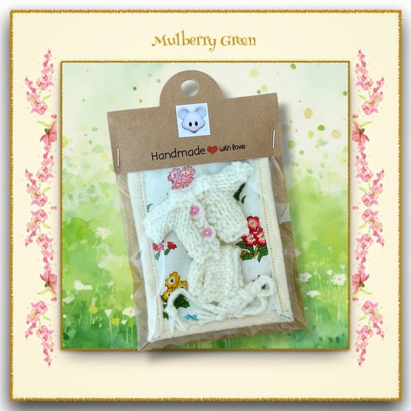 Tiny Ivory Layette set for the Baby Pip Squeaks 