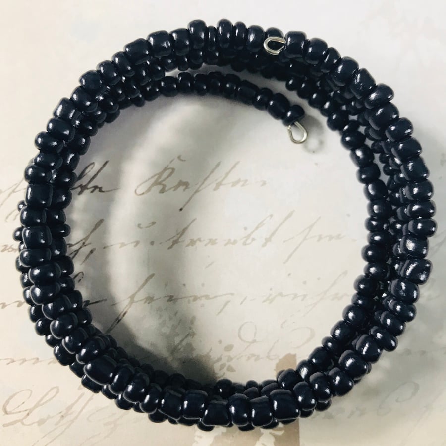 Black Navy Blue Chunky Seed Beaded Memory Wire Bracelet