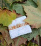 A hug in autumnal gold, adding a touch of autumn to your home. 