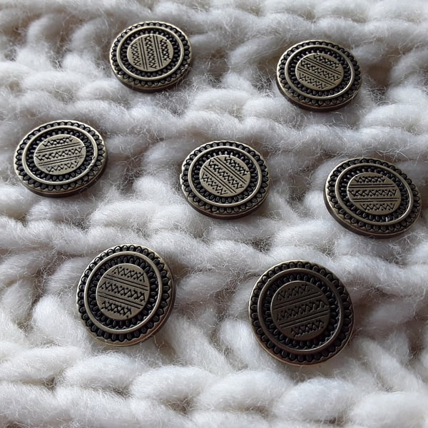 3 4"(almost) 18mm 28L buttons Antique Brass.