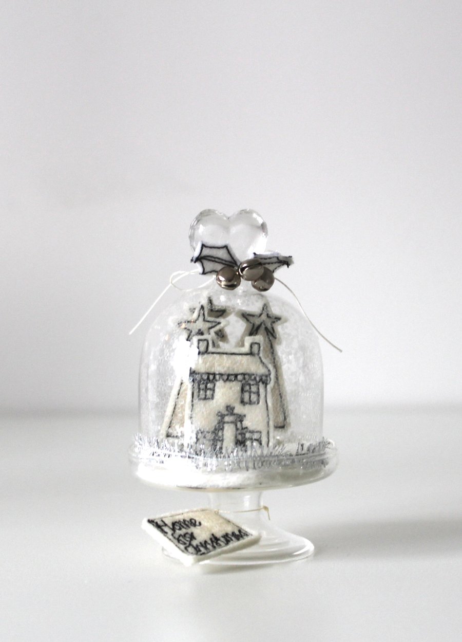'Home for Christmas' Dinky Dome - Glass Dome Decoration