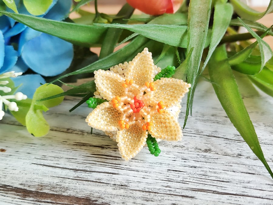 Beaded Pale Yellow Daffodil Brooch
